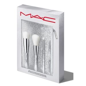 MAC Brush Of Snow Essential Brush Kit